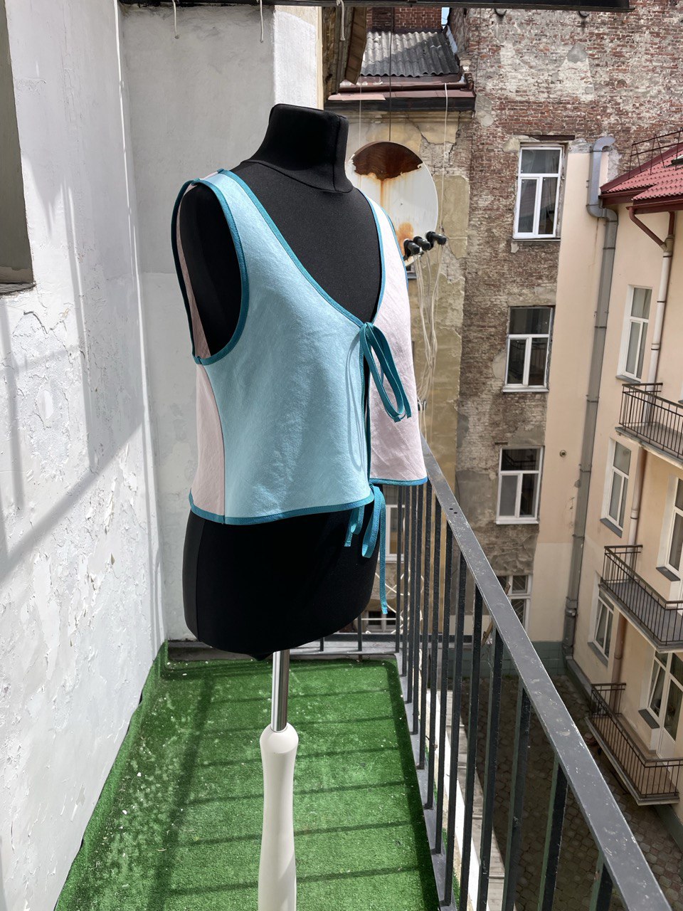 Pure Linen Impressionist Vest