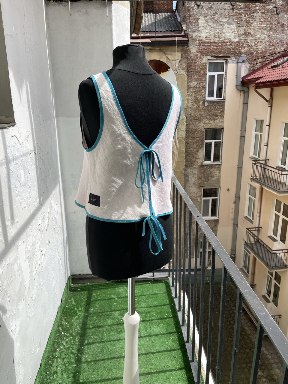 Pure Linen Impressionist Vest